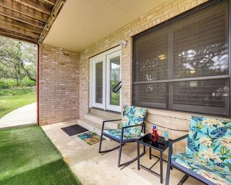 Relaxing Helotes Apt 7 Mi to UT at San Antonio! - Helotes - Patio