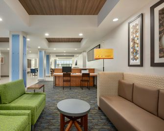 Holiday Inn Express & Suites Merced - Yosemite Natl Pk Area By IHG - Merced - Edificio