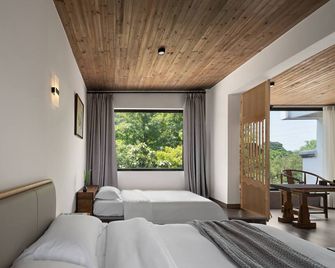 Castle peak yard Inn Free railway st ation pick-up by 2 nights - Guilin - Bedroom