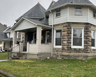 Cozy little Castle. Warm & welcoming. - Steubenville - Gebouw