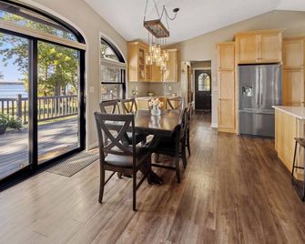 Lake View - Dog Friendly - Fireplace - Outdoor Dining - Private Yard - Brainerd - Dining room