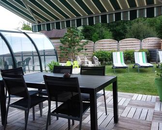 Chalet Comfort With Pool Center Thones 10 Min From Resorts / Lake - Thônes - Patio