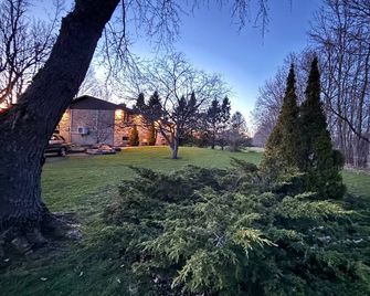Ingrids Green Haven 27 Acre Private Farm - Wiarton - Buiten zicht