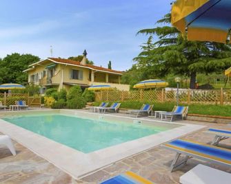 Apartment Magnolia by Interhome - Villamagna - Piscina