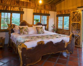 Hacienda Charrascal Coffe Farm - Manizales - Bedroom