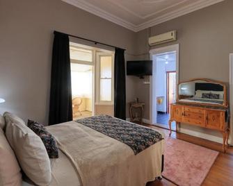 Hotel Corones - Charleville - Bedroom