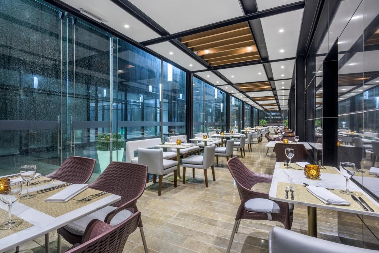 Courtyard by Marriott Bogota Airport thumbnail 2