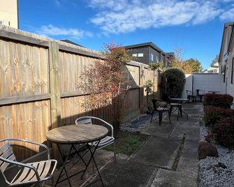 Diplomat Motel - כרייסטצ'רץ' - פטיו