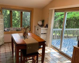 Sleeps 8, 4 miles to EAA, Central Air - Oshkosh - Essbereich
