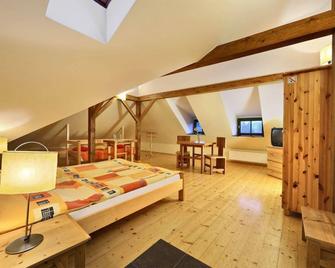 Hotel Garni Mysi Dira - Český Krumlov - Bedroom