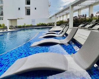 Cozy Urban Stay with Top Amenities - Iloilo City - Pool