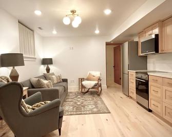 Peaceful retreat near world class skiing and mtn biking. - Morgan - Living room