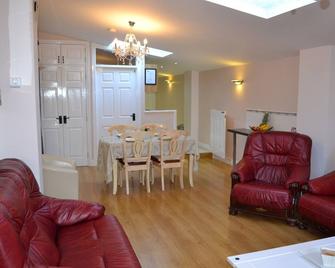 Cleomack View, Annex apartment with Hot Tub - Spelga - Dining room