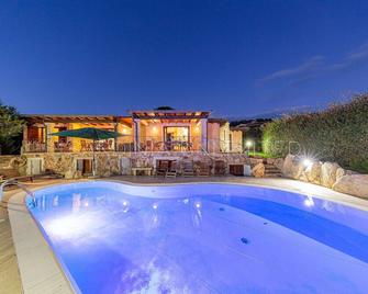 Villa Danza Dei Fenicotteri - San Teodoro - Pool