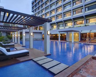 دولفين هوتل - فيساكاباتنام - حوض السباحة