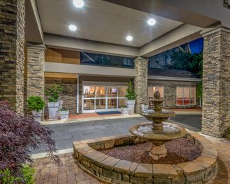 Holiday Inn Express Chapel Hill By IHG - Chapel Hill - Gebouw
