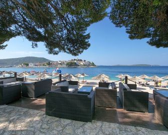 Apartments Elvis - Primosten - Strand