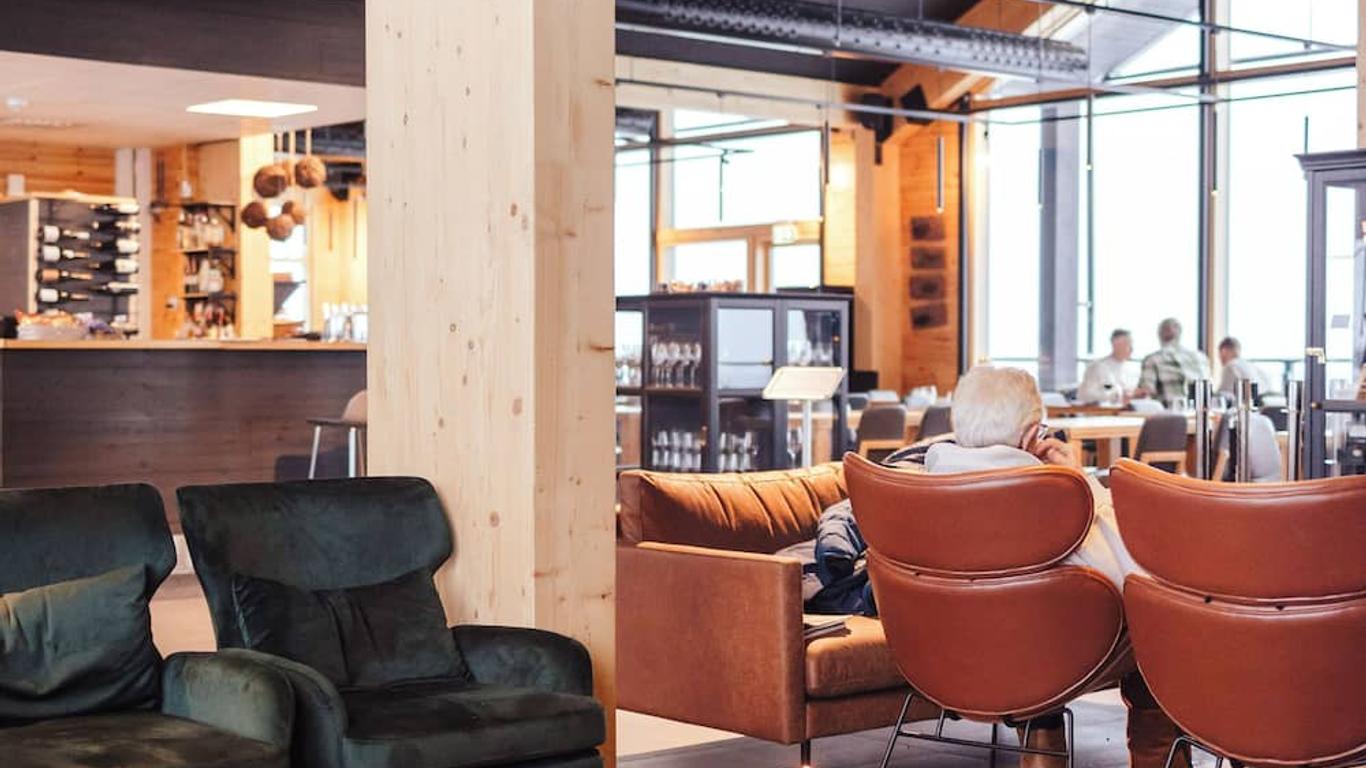 ستار أركتيك هوتل