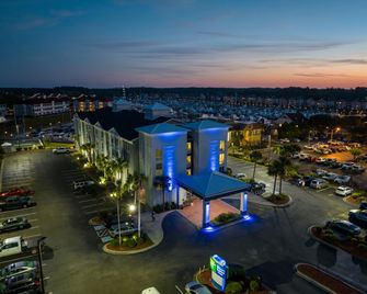 Holiday Inn Express & Suites N. Myrtle Beach-Little River By IHG - Little River - Outdoors view