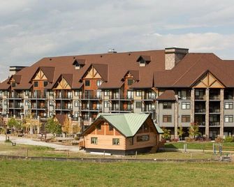 Glacier Mountaineer Lodge - Golden - Building