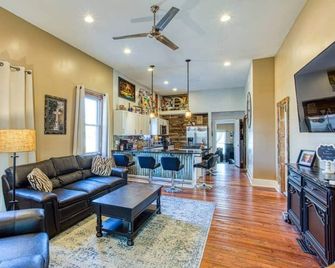 Large Louisville Home Near Expo, Airport & Uofl - Louisville - Salon