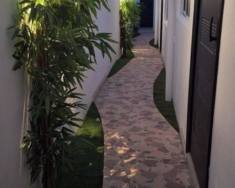 Cozy Apt+wifi+kitchen+ac+laundry+tv+parking@panamá - Ciudad de Panamá - Pasillo