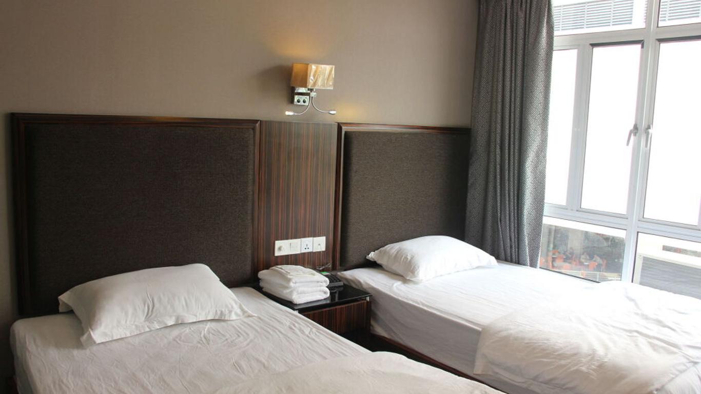 Fan Holiday Hotel