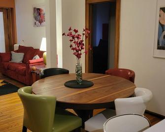Cozy Midtown Apartment with Private Patio \n - Detroit