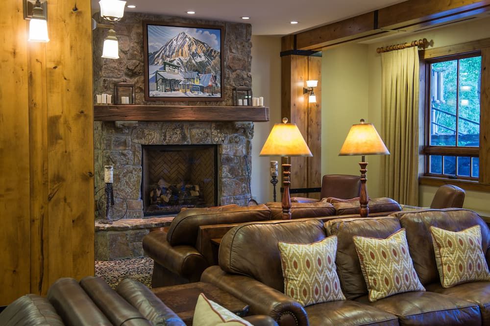 The Lodge at Mountaineer Squar - Crested Butte - Lounge