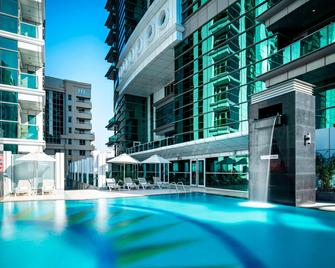Four Points by Sheraton Sharjah - Sharjah - Zwembad