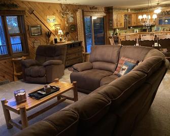 Available!!! Feb. 21-23 And Feb.28 -March 2, Lots Of Snow And Ice For Fishing!! - Watersmeet - Living room