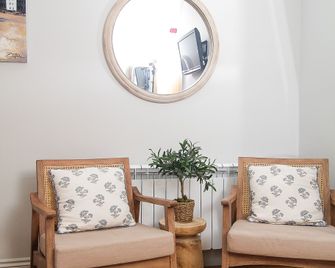 Winyard's Gap Inn - Beaminster - Living room