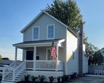Remodeled Downtown Cottage, close to St Clair River, McMorran, Convention Center - Port Huron - Building