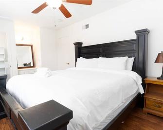Charming 2 bedroom Condo in the Heart of Santee! - Santee - Bedroom