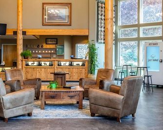 4 Spacious Units w/ Large Picture Windows. Pet-friendly, Outdoor pool, Parking - Boardman - Lounge