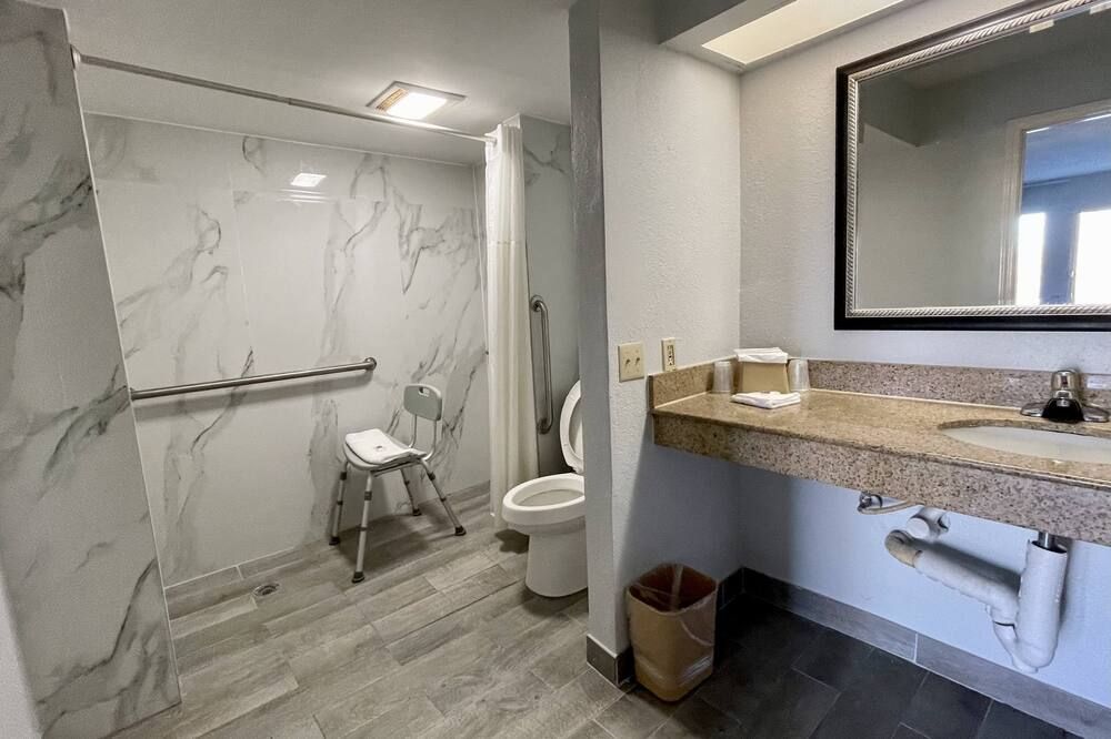 Motel 6 Tupelo, Ms - Downtown - טופלו - חדר רחצה