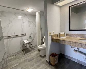 Motel 6 Tupelo, Ms - Downtown - טופלו - חדר רחצה