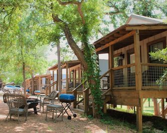 Brand new Cabin with Pool, hot tub, kayaking, paddle boarding & hiking! - SG8 - Seguin - Patio