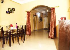 Abode - A Spacious Home amidst Nabagraha Hills. - Guwahati - Dining room