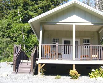 Redwood Forests, Beaches, Parks, Wildlife, Bird Mecca on Trinidad's North Coast - Trinidad - Edificio