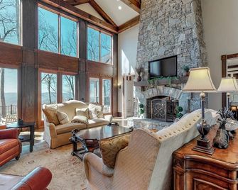 Luxury With Stunning Mountain Views , Indoor Pool, Theater, Custom Wine Bar - Dillard - Living room