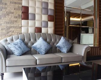 Hatyai Holiday Hotel - Hat Yai - Living room