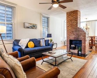 Capital View - iTrip Annapolis - Annapolis - Living room
