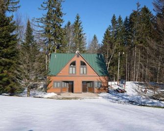 ☆ Ski On/Off! ☆ Spruce Glen 4 Acre Retreat On Great Eastern Trail - Killington - Building