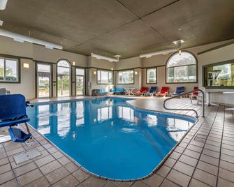 Comfort Inn & Suites Butler - Butler - Pool