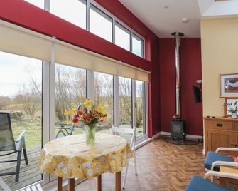 Tirlaggan Studio, Pet Friendly, With Open Fire In Lismore - Oban - Dining room