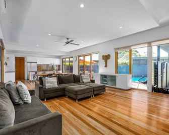 Luxurious holiday rental nestled in the heart of the Portsea - Sorrento - غرفة معيشة