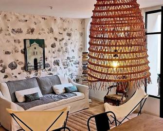 La Centenaire Gruissan - Maison D'hôte - Gruissan - Wohnzimmer