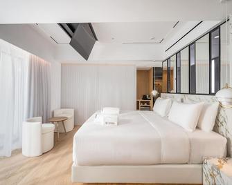 Ethereal White Resort Hotel & Spa - Heraklion - Bedroom