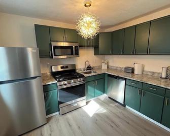 2br Modern Home - Near Wvu, Hospitals & Stadium - Morgantown - Cocina
